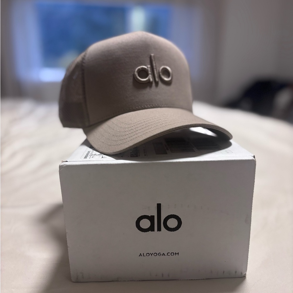 👑 ALO trucker that